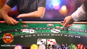Ang pagtaya sa blackjack ay iba-iba dahil mayroong iba't ibang paraan upang mapataas ang iyong taya pagkatapos ng unang taya.